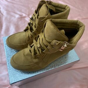 Women’s Tan Lace-Up Wedge Ankle Boots